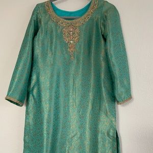 Banarsi silk woven gradient 3 piece dress with Zari work on neck & sleeves